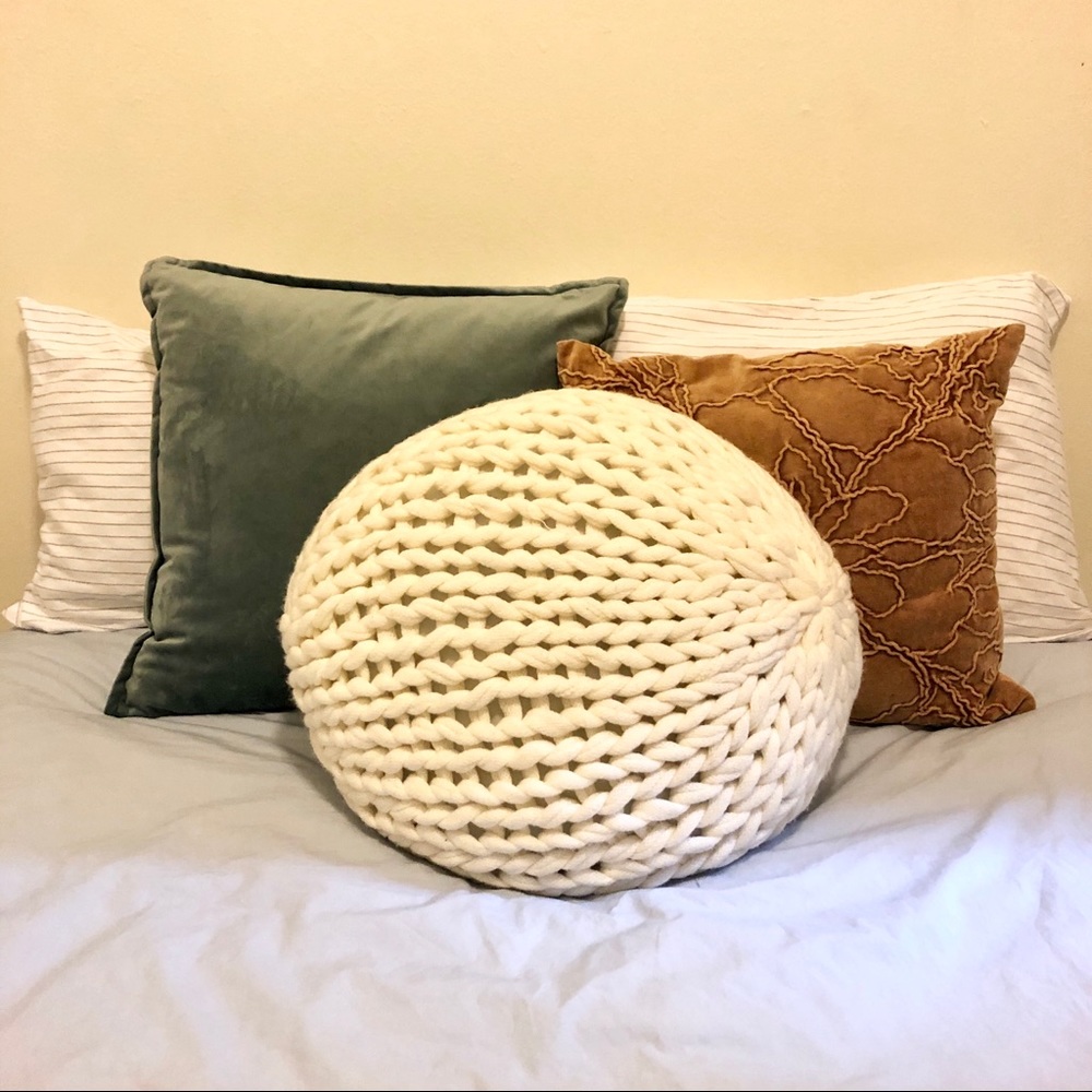 Homegoods Knit Round Pillow